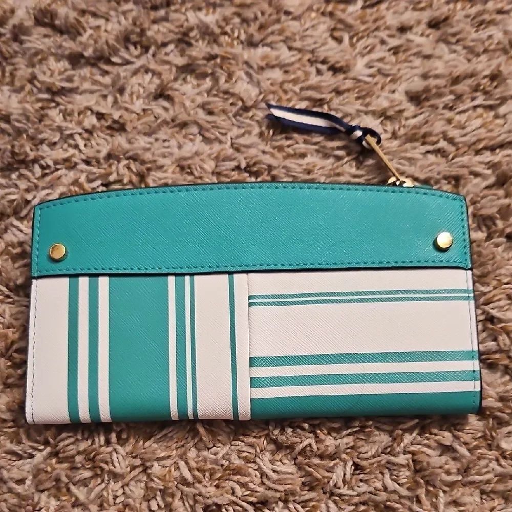 A New Day Green & White Striped Wallet – Card Holder Zip Compartment